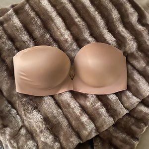 Victoria’s Secret strapless bra